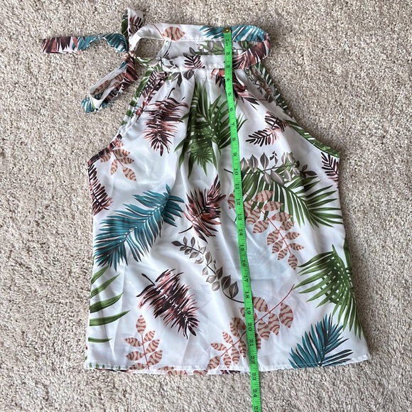 🌟 SHEIN | Leaf Print Halter Top - Picture 3 of 8